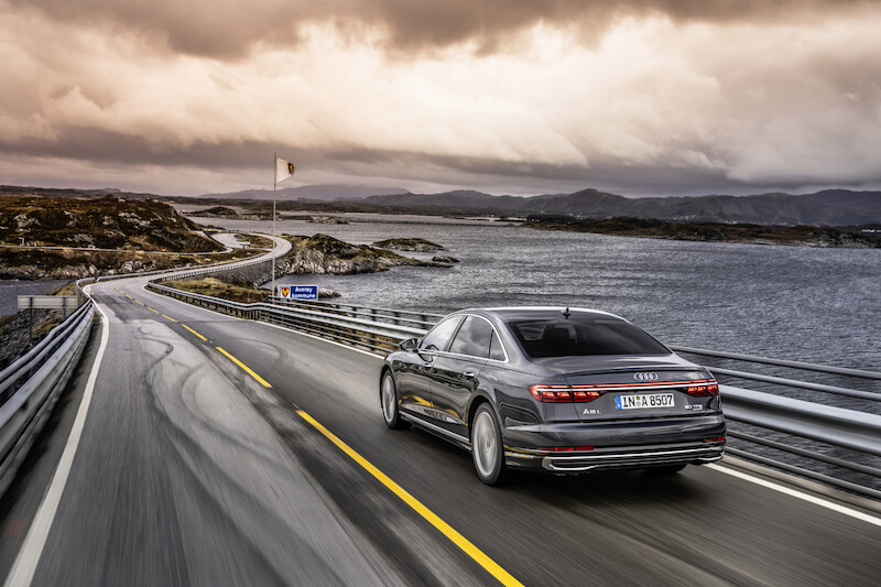 Wyostrzony design i innowacyjne rozwiązania techniczne flagowego modelu: udoskonalone Audi A8