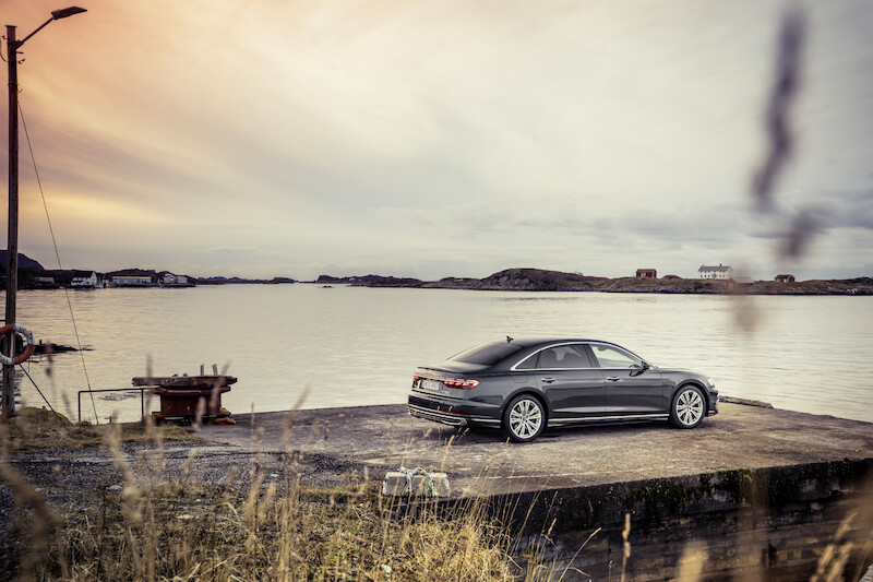 Wyostrzony design i innowacyjne rozwiązania techniczne flagowego modelu: udoskonalone Audi A8