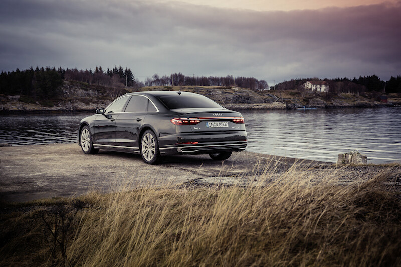 Wyostrzony design i innowacyjne rozwiązania techniczne flagowego modelu: udoskonalone Audi A8