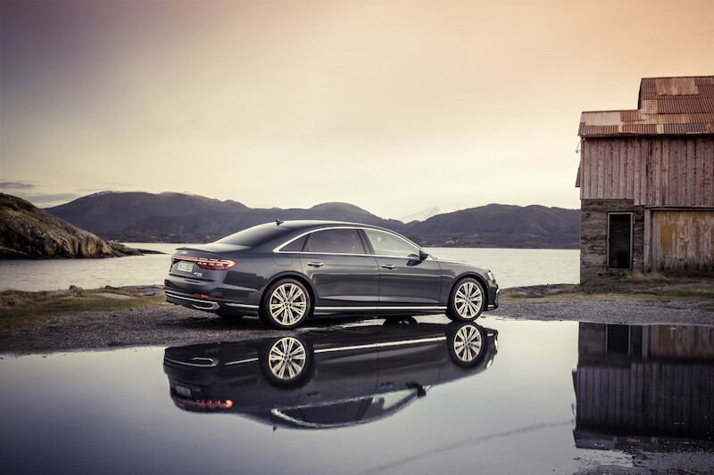 Wyostrzony design i innowacyjne rozwiązania techniczne flagowego modelu: udoskonalone Audi A8