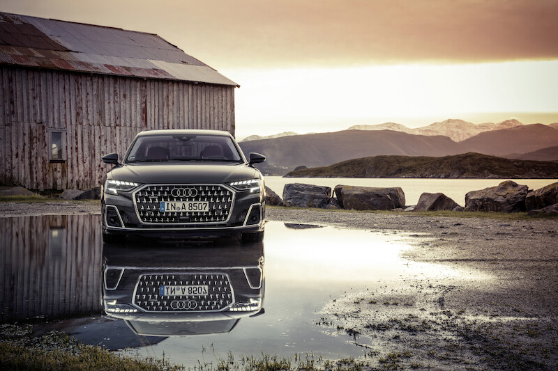 Wyostrzony design i innowacyjne rozwiązania techniczne flagowego modelu: udoskonalone Audi A8