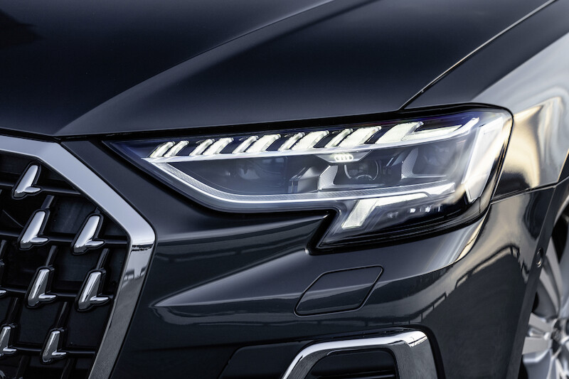 Wyostrzony design i innowacyjne rozwiązania techniczne flagowego modelu: udoskonalone Audi A8