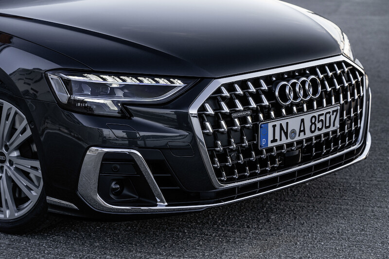 Wyostrzony design i innowacyjne rozwiązania techniczne flagowego modelu: udoskonalone Audi A8