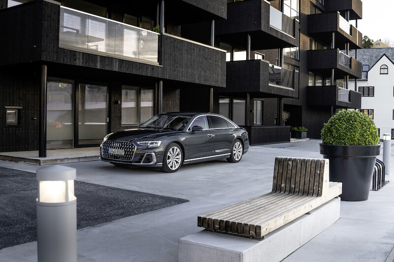 Wyostrzony design i innowacyjne rozwiązania techniczne flagowego modelu: udoskonalone Audi A8