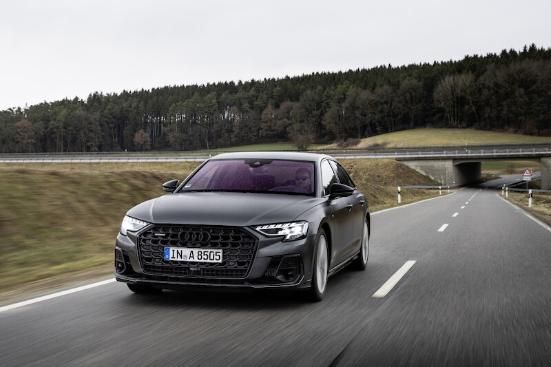 Wyostrzony design i innowacyjne rozwiązania techniczne flagowego modelu: udoskonalone Audi A8