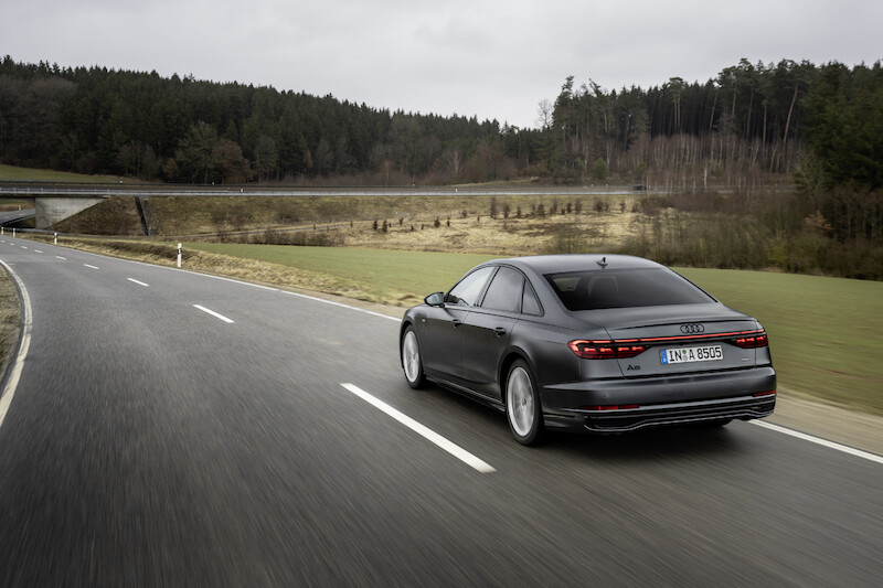 Wyostrzony design i innowacyjne rozwiązania techniczne flagowego modelu: udoskonalone Audi A8