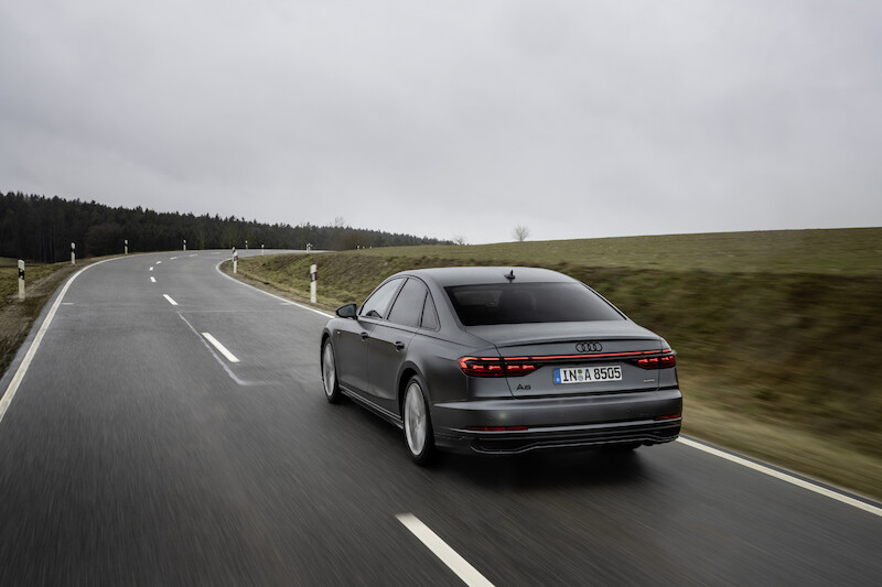 Wyostrzony design i innowacyjne rozwiązania techniczne flagowego modelu: udoskonalone Audi A8