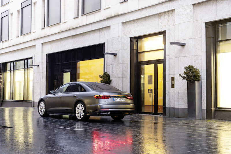 Wyostrzony design i innowacyjne rozwiązania techniczne flagowego modelu: udoskonalone Audi A8