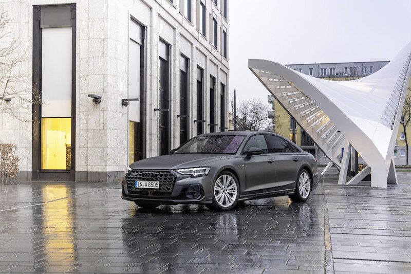 Wyostrzony design i innowacyjne rozwiązania techniczne flagowego modelu: udoskonalone Audi A8