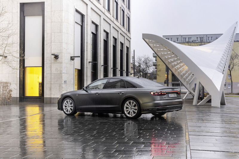 Wyostrzony design i innowacyjne rozwiązania techniczne flagowego modelu: udoskonalone Audi A8