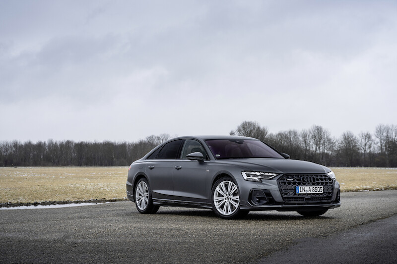 Wyostrzony design i innowacyjne rozwiązania techniczne flagowego modelu: udoskonalone Audi A8