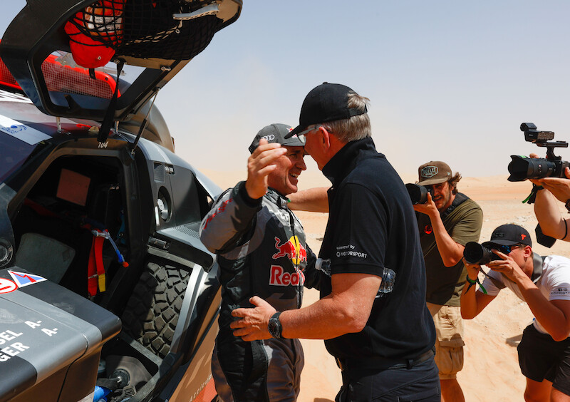 Pierwsze pustynne zwycięstwo! Audi RS Q e-tron wygrywa Rajd Abu Dhabi