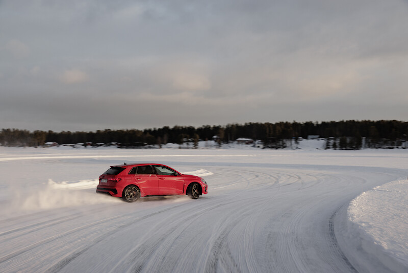 Audi RS 3: taniec na śniegu