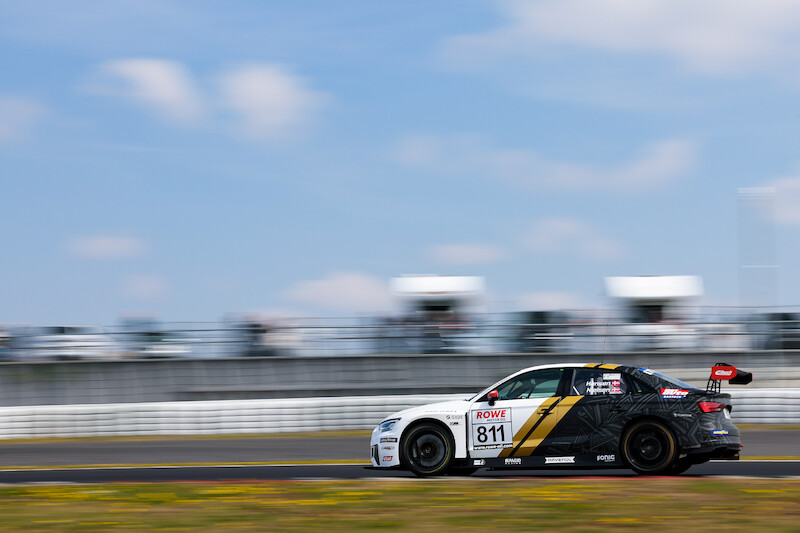 Audi triumfuje w jubileuszowym 24-godzinnym wyścigu na Nürburgring