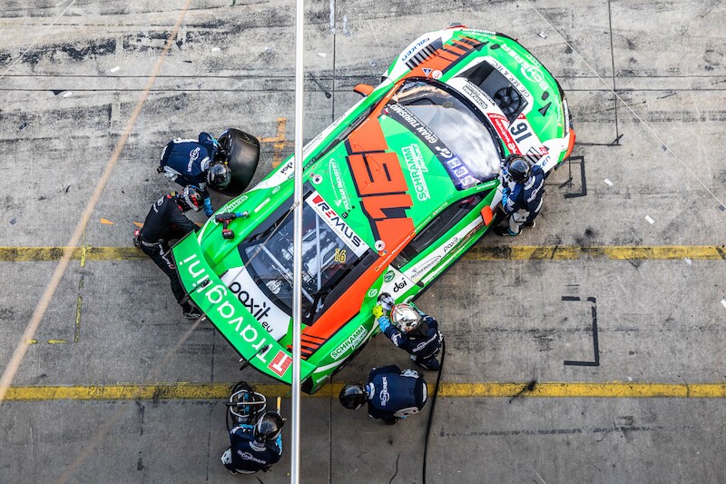 Audi triumfuje w jubileuszowym 24-godzinnym wyścigu na Nürburgring