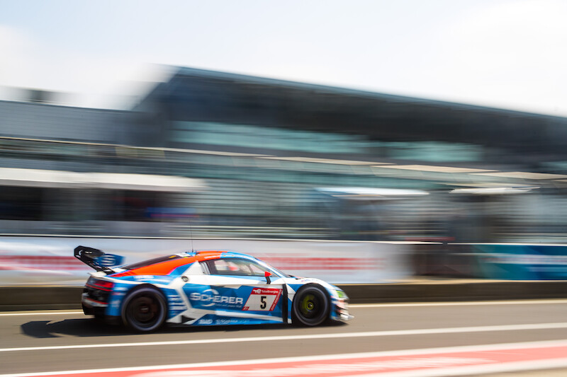 Audi triumfuje w jubileuszowym 24-godzinnym wyścigu na Nürburgring