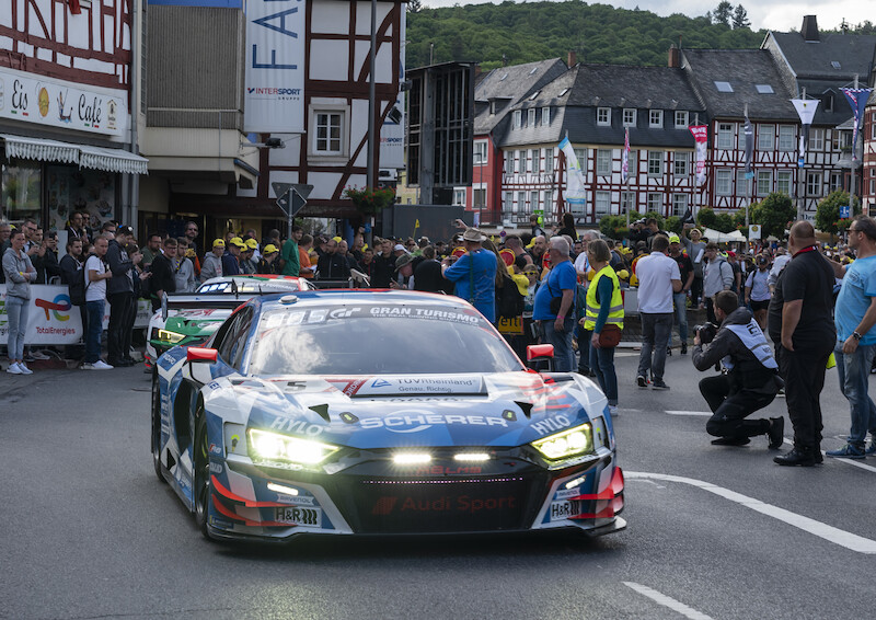 Audi triumfuje w jubileuszowym 24-godzinnym wyścigu na Nürburgring
