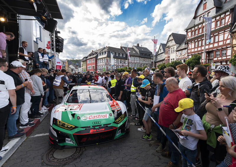 Audi triumfuje w jubileuszowym 24-godzinnym wyścigu na Nürburgring