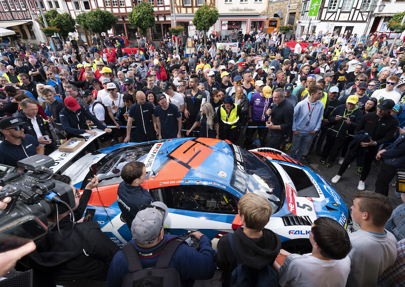 Audi triumfuje w jubileuszowym 24-godzinnym wyścigu na Nürburgring