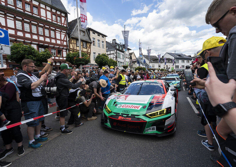 Audi triumfuje w jubileuszowym 24-godzinnym wyścigu na Nürburgring