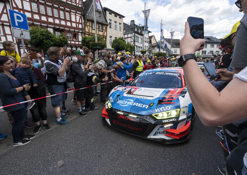 Audi triumfuje w jubileuszowym 24-godzinnym wyścigu na Nürburgring
