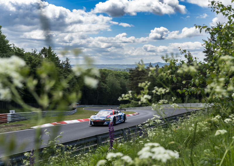 Audi triumfuje w jubileuszowym 24-godzinnym wyścigu na Nürburgring
