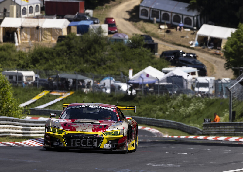 Audi triumfuje w jubileuszowym 24-godzinnym wyścigu na Nürburgring
