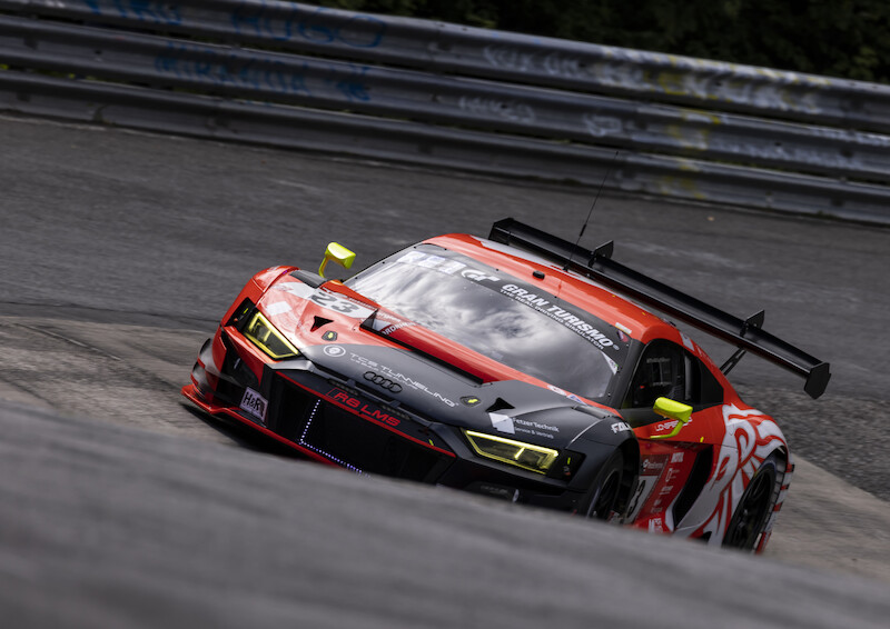 Audi triumfuje w jubileuszowym 24-godzinnym wyścigu na Nürburgring
