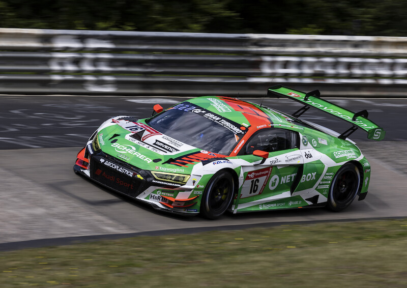 Audi triumfuje w jubileuszowym 24-godzinnym wyścigu na Nürburgring