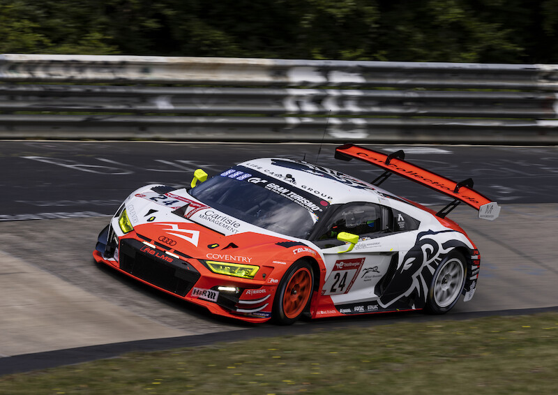 Audi triumfuje w jubileuszowym 24-godzinnym wyścigu na Nürburgring