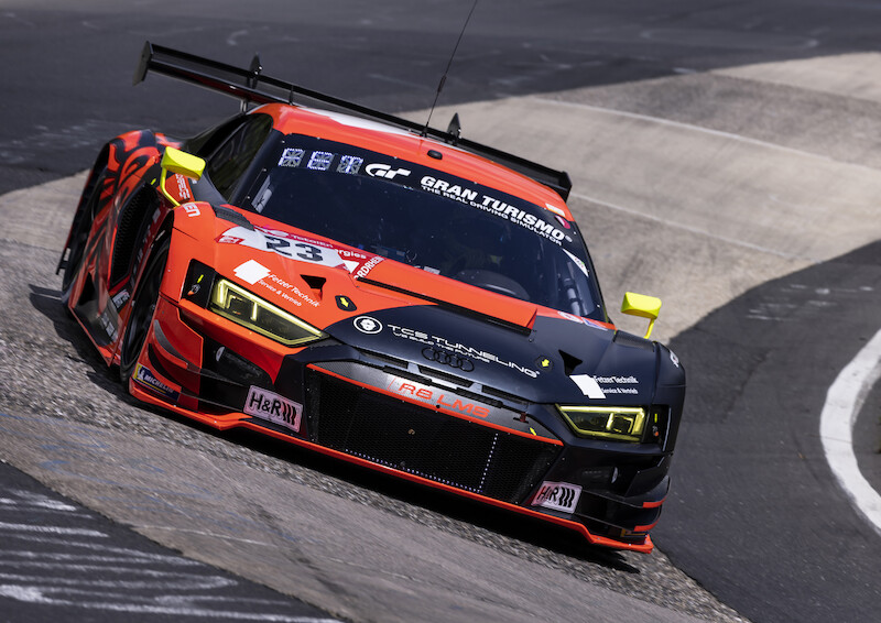 Audi triumfuje w jubileuszowym 24-godzinnym wyścigu na Nürburgring