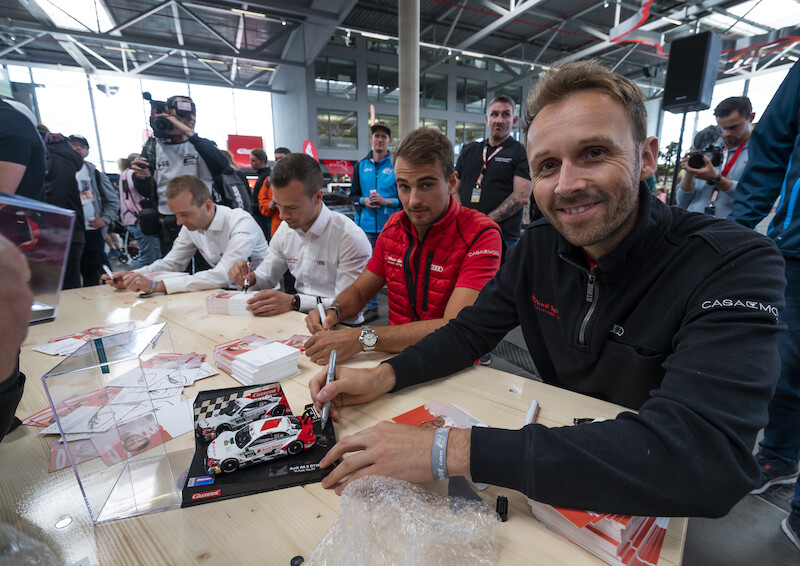 Audi triumfuje w jubileuszowym 24-godzinnym wyścigu na Nürburgring