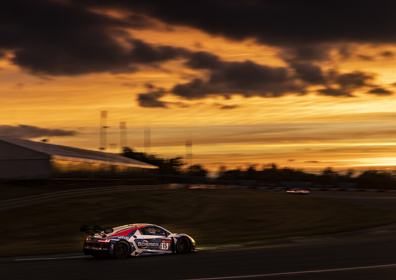 Audi triumfuje w jubileuszowym 24-godzinnym wyścigu na Nürburgring