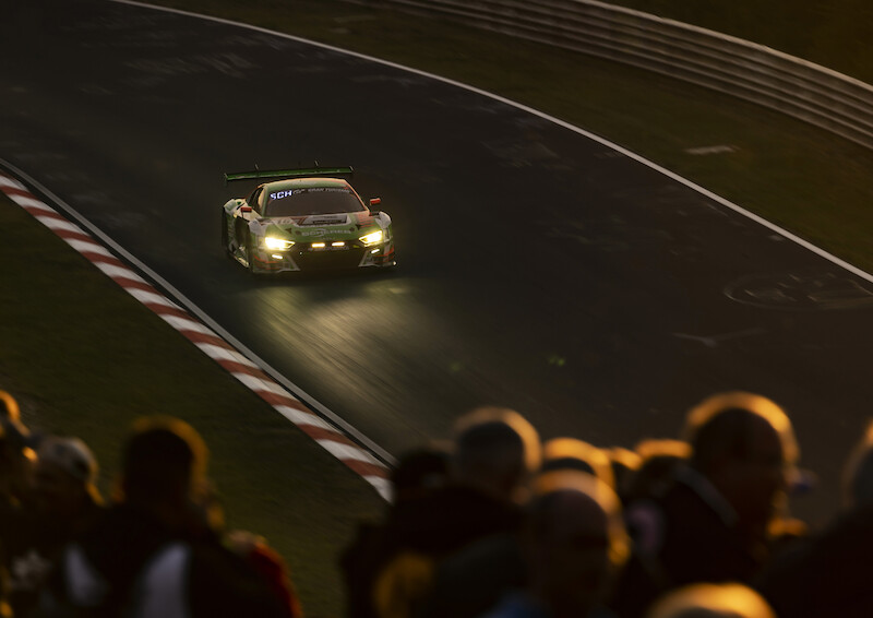 Audi triumfuje w jubileuszowym 24-godzinnym wyścigu na Nürburgring