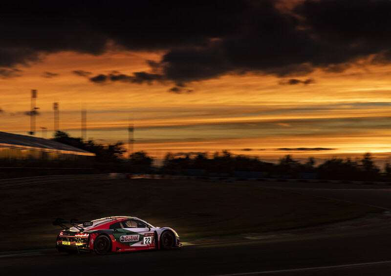 Audi triumfuje w jubileuszowym 24-godzinnym wyścigu na Nürburgring