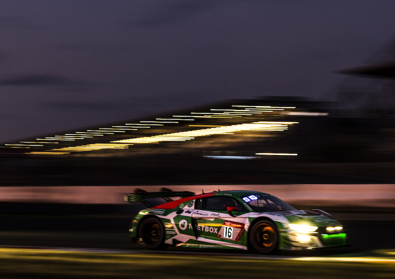 Audi triumfuje w jubileuszowym 24-godzinnym wyścigu na Nürburgring