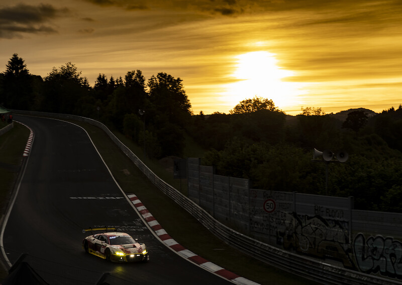 Audi triumfuje w jubileuszowym 24-godzinnym wyścigu na Nürburgring