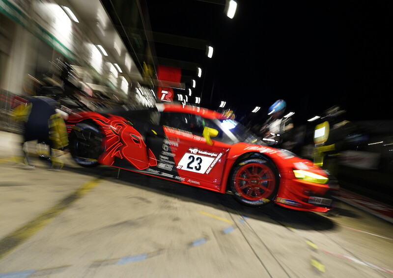 Audi triumfuje w jubileuszowym 24-godzinnym wyścigu na Nürburgring