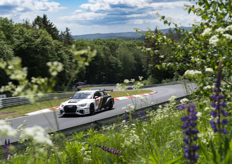 Audi triumfuje w jubileuszowym 24-godzinnym wyścigu na Nürburgring