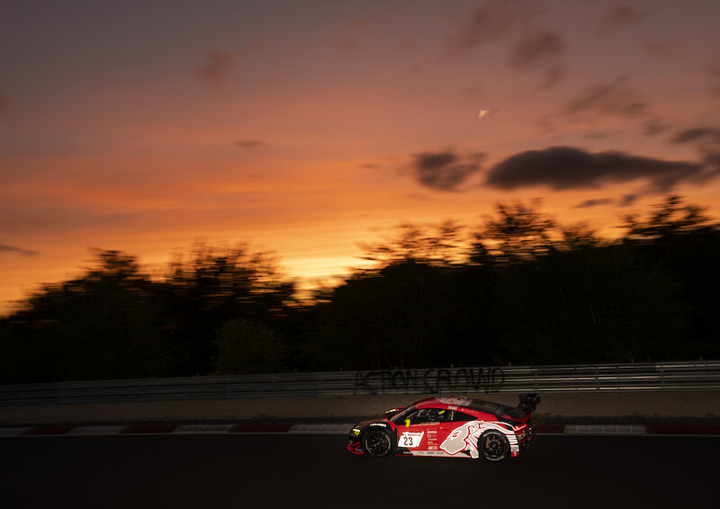 Audi triumfuje w jubileuszowym 24-godzinnym wyścigu na Nürburgring