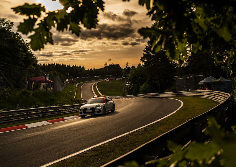 Audi triumfuje w jubileuszowym 24-godzinnym wyścigu na Nürburgring