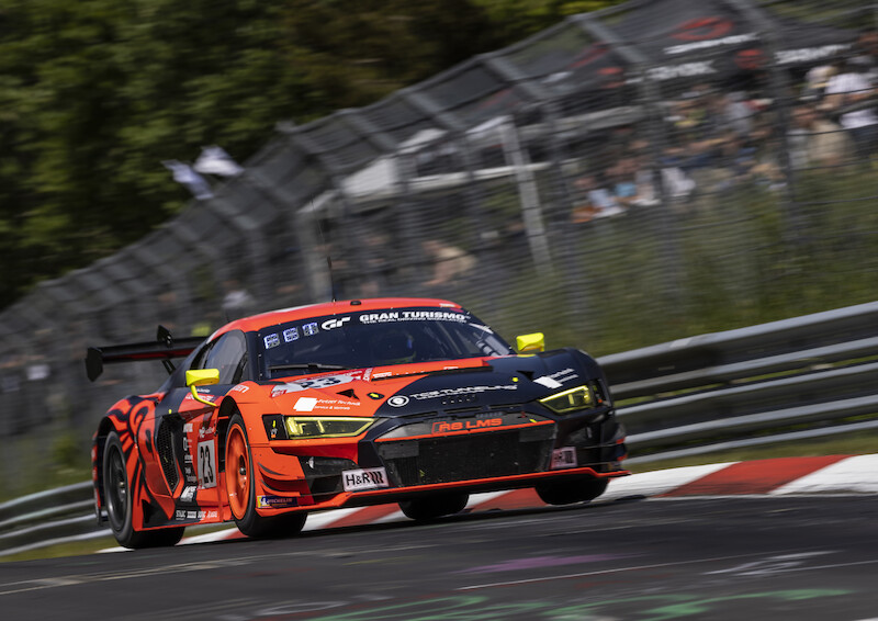 Audi triumfuje w jubileuszowym 24-godzinnym wyścigu na Nürburgring