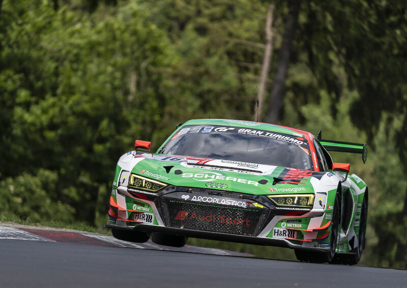 Audi triumfuje w jubileuszowym 24-godzinnym wyścigu na Nürburgring