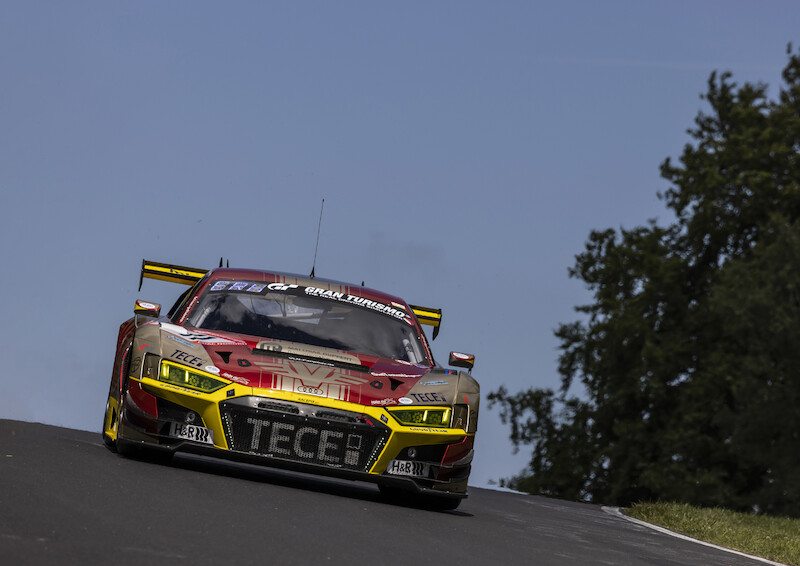 Audi triumfuje w jubileuszowym 24-godzinnym wyścigu na Nürburgring