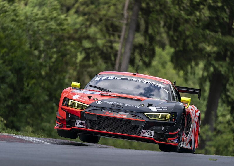 Audi triumfuje w jubileuszowym 24-godzinnym wyścigu na Nürburgring