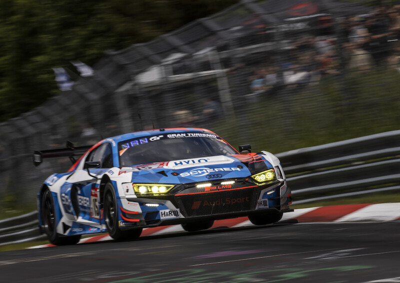Audi triumfuje w jubileuszowym 24-godzinnym wyścigu na Nürburgring