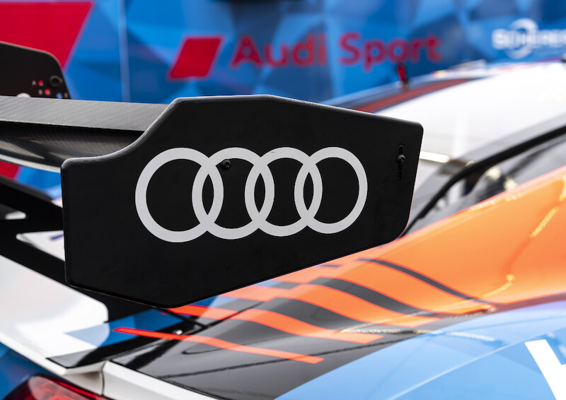 Audi triumfuje w jubileuszowym 24-godzinnym wyścigu na Nürburgring