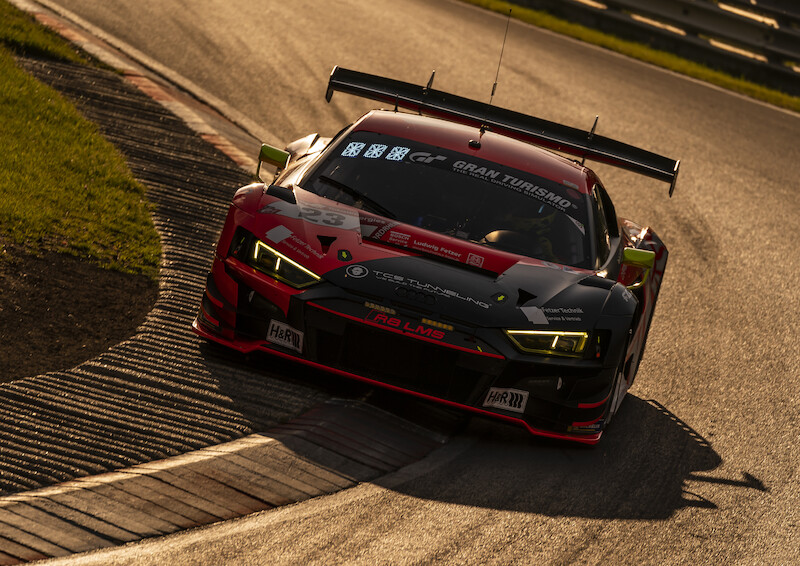 Audi triumfuje w jubileuszowym 24-godzinnym wyścigu na Nürburgring