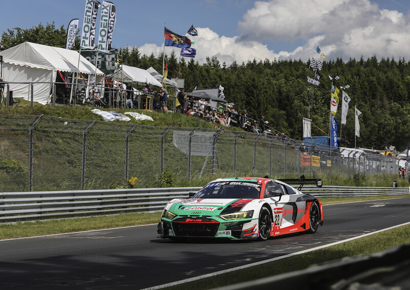 Audi triumfuje w jubileuszowym 24-godzinnym wyścigu na Nürburgring