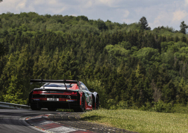 Audi triumfuje w jubileuszowym 24-godzinnym wyścigu na Nürburgring